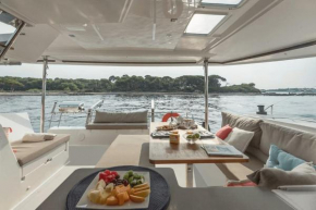 LUXE Crewed Catamaran, Sailing Mangofloat, Croatia